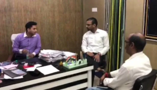 ଓଡ଼ିଆ ଆଇଏଏସ୍‌ ଅଫିସରଙ୍କୁ ପୁଲିସ୍‌ର ଦୁର୍ବ୍ୟବହାର ପ୍ରସଙ୍ଗ : ହସ୍ତକ୍ଷେପ ପାଇଁ ମୁଖ୍ୟମନ୍ତ୍ରୀଙ୍କୁ ଚିଠି