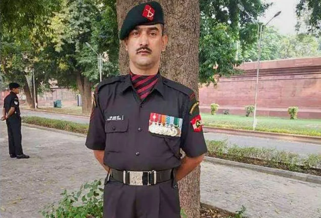 ଆତଙ୍କବାଦୀରୁ ସହିଦ:ଆତ୍ମସମର୍ପଣ ପରେ ସେନାରେ ଯୋଗଦେଇଥିଲେ