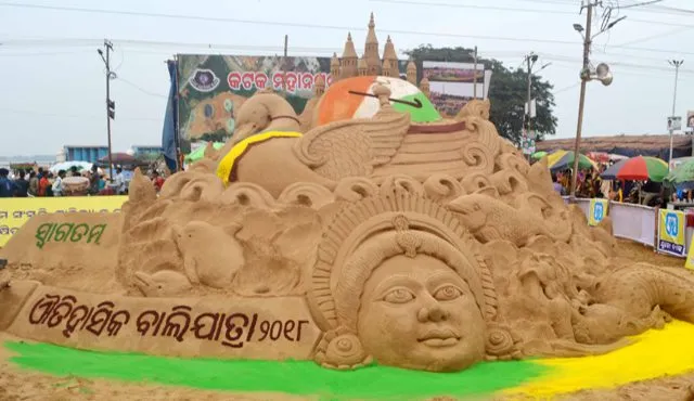 ବାଲୁକା କଳାରେ ଐତିହାସିକ କଟକ ବାଲିଯାତ୍ରାକୁ ସ୍ୱାଗତ