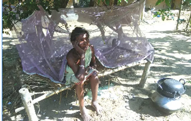 ଏକମାତ୍ର ପୁଅ ପର କରିଦେଲା :୨୦ ବର୍ଷ ହେଲା ଗଛମୂଳେ ପଡ଼ିଛନ୍ତି ୭୦ ବର୍ଷର ବୃଦ୍ଧା