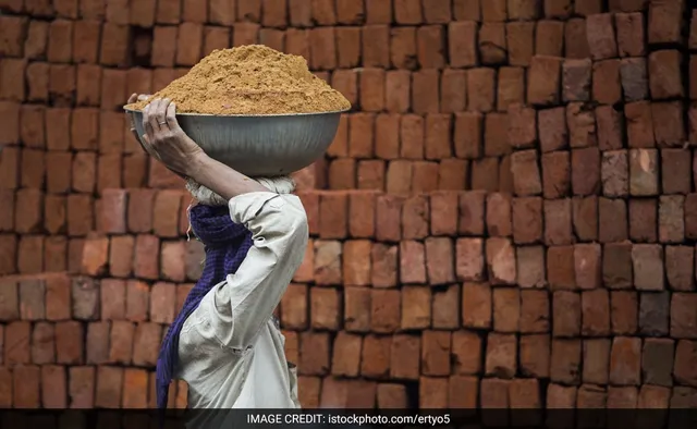 ଦାଦନଙ୍କ ଆଙ୍ଗୁଠି କାଟିଲେ, ବିଜୟନଗରମ୍‌ ଇଟାଭାଟିରେ ନିର୍ଯାତନା, ଏସିଡ଼ ମାଡ଼