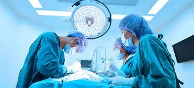 ଗର୍ଭବତୀ ହେବାର ୯ମାସ ପରେ ପେଟରେ ଯନ୍ତ୍ରଣା ହେବାରୁ ମହିଳାଙ୍କୁ ଡ଼ାକ୍ତରଖାନା ନିଆଗଲା, ଅବସ୍ଥା ଦେଖି ଡାକ୍ତର ତୁରନ୍ତ ଅସ୍ତ୍ରୋପଚାର କରିବା ପାଇଁ କହିଲେ, କିନ୍ତୁ...