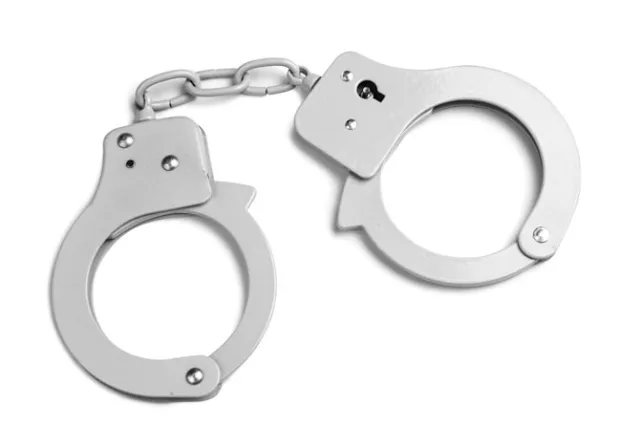 ଚାକିରି ଦେବାକୁ କହି ଇଂଜିନିୟରିଂ ଛାତ୍ରୀଙ୍କର ନଗ୍ନ ଫଟୋ ଉଠାଇ ଧମକ ଦେଲେ , ଜେଲ୍‌ ଗଲେ ମାଲିକ