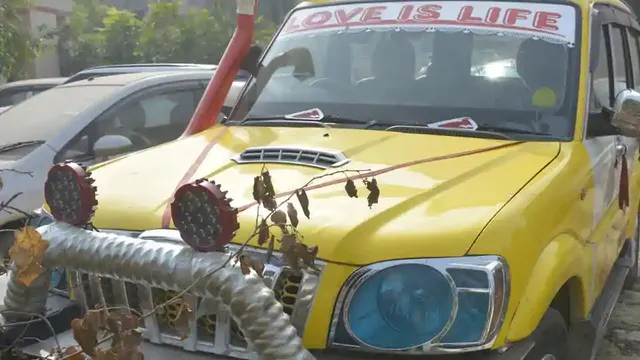 ବାହାଘର ବେଳେ ଡ୍ରାଇଭର୍‌ ଷ୍ଟଣ୍ଟ୍‌ ଦେଖାଇବାରୁ ୮ ବର୍ଷ ପିଲା ଉପରେ ଚଢ଼ିଗଲା ସ୍କର୍ପିଓ