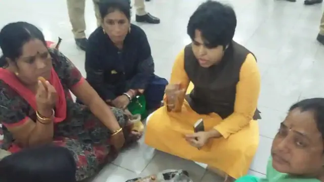 ଏୟାର୍‌ପୋର୍ଟରେ ଅଟକି ରହିଛନ୍ତି ସାବରିମାଲା ଅଭିମୁଖେ ଯାଉଥିବା ସାମାଜିକ କର୍ମୀ ତୃପ୍ତି ଦେଶାଇ