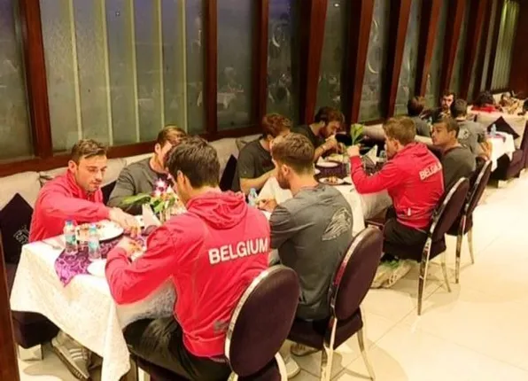 ବିଦେଶୀ ଖେଳାଳିଙ୍କ ମନ ମୋହୁଛି ସୁଆଦିଆ ଓଡିଆ ଖାଦ୍ୟ : ବଟର ନାନ୍ ଓ ରସଗୋଲା ପାଲଟିଛି ଖେଳାଳିଙ୍କ ପ୍ରିୟ ଖାଦ୍ୟ!