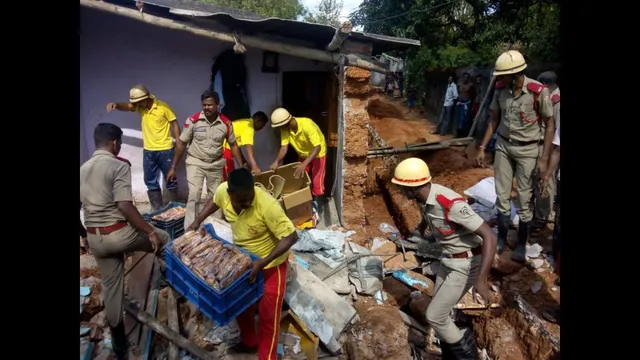 ଡ୍ରେନ୍‌ ଖୋଳା ହଉ ହଉ ଭୁଶୁଡ଼ି ପଡ଼ିଲା ପାଉଁରୁଟି କାରଖାନା କାନ୍ଥ; ୪ ଶ୍ରମିକ ଗୁରୁତର