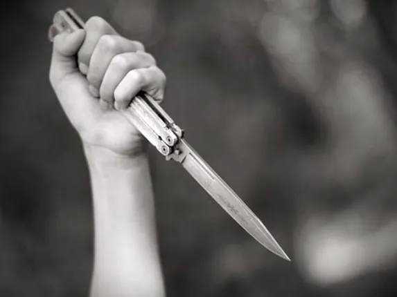 ଫେସ୍‌ବୁକ୍‌ ପ୍ରେମ ଆଗରେ ଫିକା ପଡ଼ିଲା ମା’ର ମମତା, ପ୍ରେମିକ ସହ ଯିବା ପାଇଁ ରୋକିବାରୁ ମା’କୁ ହତ୍ୟା କଲା ଝିଅ