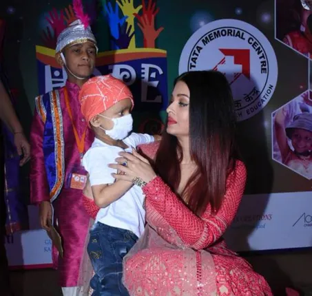 କର୍କଟ ପୀଡିତଙ୍କ ସହ ବଡ଼ଦିନ ପାଳିଲେ ଐଶ୍ୱର୍ଯ୍ୟା