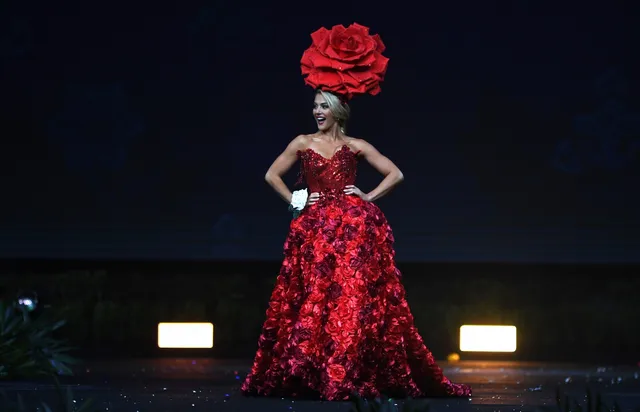 କ୍ଷମା ମାଗିଲେ ଆମେରିକୀୟ ସୁନ୍ଦରୀ; ‘ମିସ୍‌ ୟୁନିଭର୍ସ’ ମଞ୍ଚରେ ପ୍ରତିଦ୍ୱନ୍ଦ୍ୱୀଙ୍କ ଦୁର୍ବଳ ଇଂରାଜି ପାଇଁ କରିଥିଲେ ଉପହାସ