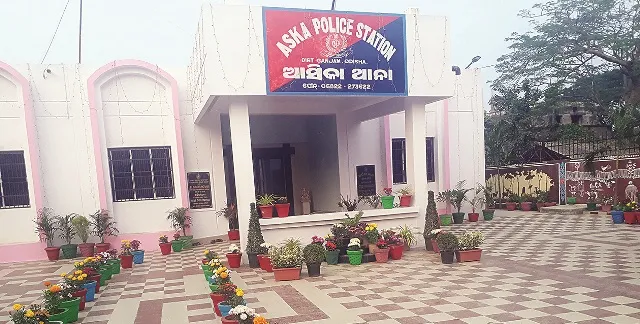 ଆସିକା ଥାନା ଅଧିକାରୀଙ୍କ ବିରୋଧରେ ଅପରାଧୀଙ୍କ ଗୋପନ ବ୍ଲୁ-ପ୍ରିଣ୍ଟ! : ଟ୍ରକ୍ ଚାପି, ଟିଫିନ୍‌ ବୋମା ବିସ୍ଫୋରଣ କରି ହତ୍ୟା ଯୋଜନା