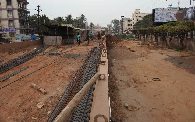 ଅସହ୍ୟ ହେଲାଣି ବମିଖାଲ ନିର୍ଯାତନା : ସମୟ ଗଡ଼ାଉଛନ୍ତି ସରକାର, ୬ବର୍ଷ ହେଲା ନିର୍ମାଣ ଚାଲିଛି, ସରୁନି