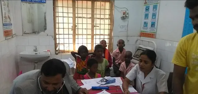 ଆଠଗଡ଼: ଦଶାହ ଭୋଜିରେ ବାସି ଖାଦ୍ୟ ଖାଇ ଅସୁସ୍ଥ ହୋଇ ପଡ଼ିଲେ ୪୦ ଶିଶୁ