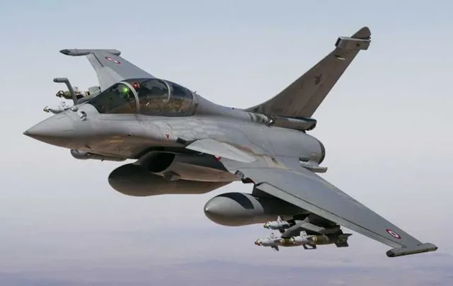 ବାଙ୍ଗାଲୁରୁରେ  ପହଞ୍ଚିଲା ୩ଟି ରାଫେଲ ବିମାନ (ଭିଡିଓ ଦେଖନ୍ତୁ)