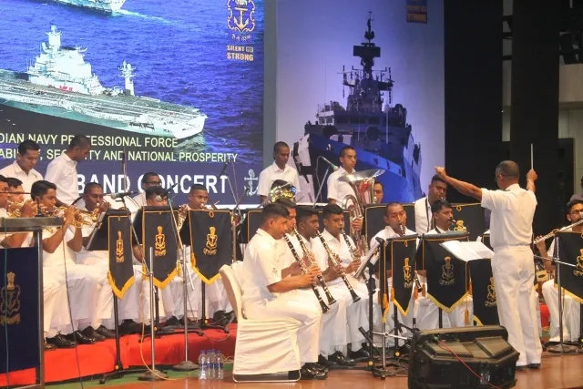 ଶନିବାର ନୌସପ୍ତାହ ପାଳନ ଅବସରରେ ଆଇଏନ୍‌ଏସ୍‌ ଚିଲିକା ପକ୍ଷରୁ କିଟ୍‌ ବିଶ୍ବବିଦ୍ୟାଳୟ ପ୍ରେକ୍ଷାଳୟରେ  ନୌବାଦ୍ୟ ପରିବେଷଣ