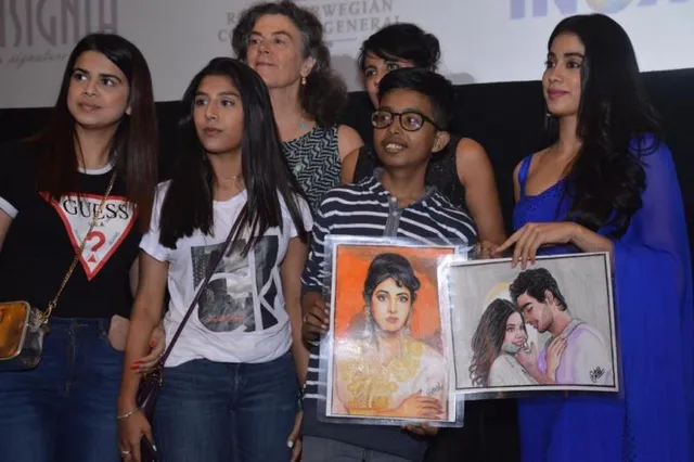 ଜାହ୍ନବୀ କପୁରଙ୍କୁ ମିଳିଲା ‘ସୁଟିଂ ଷ୍ଟାର ଅଫ୍‌ ଦ ଇୟର’ ସମ୍ମାନ, କାନ୍ଦି ପକାଇଲେ ବୋନି କପୁର