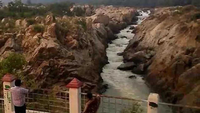 ଝରଣା ନେଉଛି ଜୀବନ: ଭୀମକୁଣ୍ଡରେ ଭାସିଗଲେ ଯୁବକ