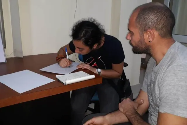 ମାଲକାନଗିରି: ବଣ୍ଡାଘାଟିରେ ବୁଲିଲେ ବିଦେଶୀ ଦଂପତ୍ତି, ତହସିଲଦାର କଲେ ଉଦ୍ଧାର