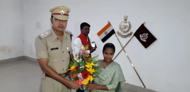 ମହିଳା ନକ୍ସଲଙ୍କ ଆତ୍ମସମର୍ପଣ