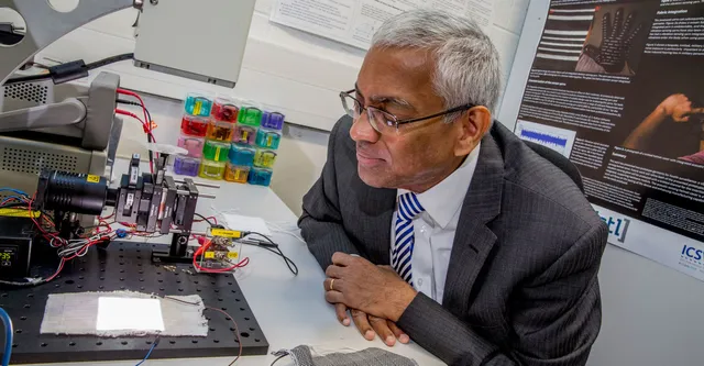 ଏଣିକି ପୋଷାକ ସାହାଯ୍ୟରେ ବି ଚାର୍ଜ କରି ପାରିବେ ଆପଣଙ୍କ ମୋବାଇଲ ଫୋନ୍‌