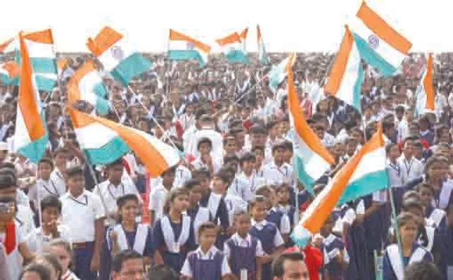 ବନ୍ଦେ ମାତରଂ ଧୂନ୍‌ରେ କମ୍ପିଲା ଓୟୁଏଟି ଷ୍ଟାଡିୟମ୍‌