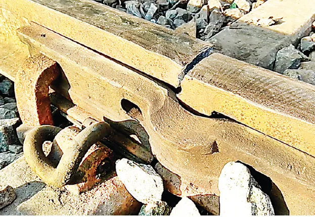 ଟ୍ରାକ୍‌ରେ ପୁଣି ଫାଟ: ବଡ଼ ଦୁର୍ଘଟଣାରୁ ବର୍ତ୍ତିଲା ହୀରାଖଣ୍ଡ