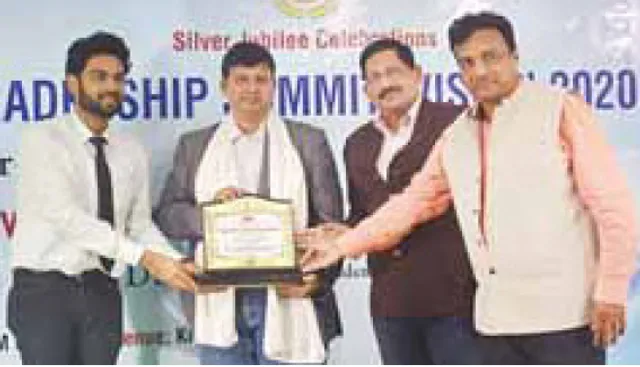 ଛାତ୍ରଛାତ୍ରୀ ନିଜକୁ ପାଠ୍ୟକ୍ରମରେ ସୀମିତ ନ ରଖନ୍ତୁ