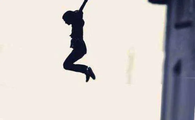 ବିବାହର ମାତ୍ର ଦିନେ ପୂର୍ବରୁ ଛାତରୁ ଡେଇଁ ଆତ୍ମହତ୍ୟା କଲେ ଅବସରପ୍ରାସ୍ତ ଆଇଏଏସ୍‌ ଅଧିକାରୀଙ୍କ ଡକ୍ତରାଣୀ ଝିଅ