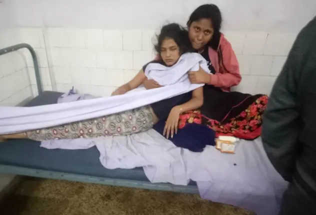 କଟକ: ଫାଷ୍ଟଫୁଡ ଖାଇ ୬ କଲେଜ ଛାତ୍ରୀ ଅସୁସ୍ଥ, ହସ୍ପିଟାଲରେ ଭର୍ତ୍ତି