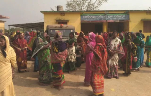 ମାତ୍ରାଧିକ କାର୍ଯ୍ୟାନୁଷ୍ଠାନକୁ ମହିଳା ମହାସଂଘର ବିରୋଧ : ୬ ଘଣ୍ଟା ଅଟକ ରହିଲେ ପୁଲିସ