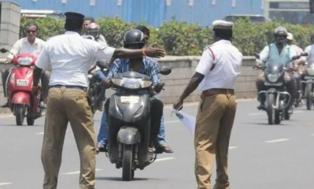 ହେଲ୍‌ମେଟ୍‌ ପିନ୍ଧି ନ ଥିବାରୁ ୬୭ଥର କଟାହେଲା ଚାଲାଣ, ଏବେ ଗାଡିି ବିକି ମଧ୍ୟ ଟଙ୍କା ଦେବାକୁ ଅସମର୍ଥ ଯୁବକ