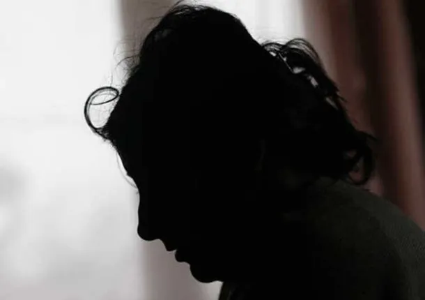 ୫ ମାସ ହେଲା ସ୍ତ୍ରୀକୁ ହତ୍ୟା କରିବା ଅପରାଧରେ ଜେଲ ଦଣ୍ଡ ଭୋଗୁଥିଲା ସ୍ୱାମୀ,ହଠାତ୍‌ ଥାନାରେ ପହଞ୍ଚି ମୋ ସ୍ୱାମୀକୁ ଛାଡ଼ ବୋଲି କହିଲା ସ୍ତ୍ରୀ !