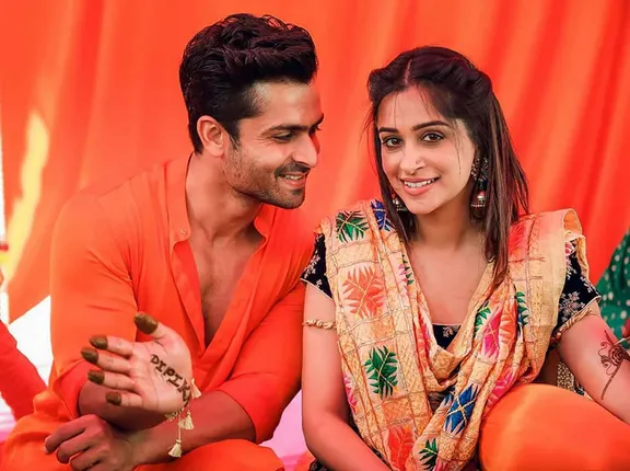 ବିଗ୍‌ ବସ୍‌-୧୨ର ବିଜୟିନୀ ହେବା ପରେ ସ୍ୱାମୀଙ୍କ ସହ ଏପରି ଧୁମ୍‌ଧାମ୍‌ରେ ଖୁସି ମନାଉଛନ୍ତି ଦୀପିକା, ଭିଡିଓ ହେଲା ଭାଇରାଲ୍‌