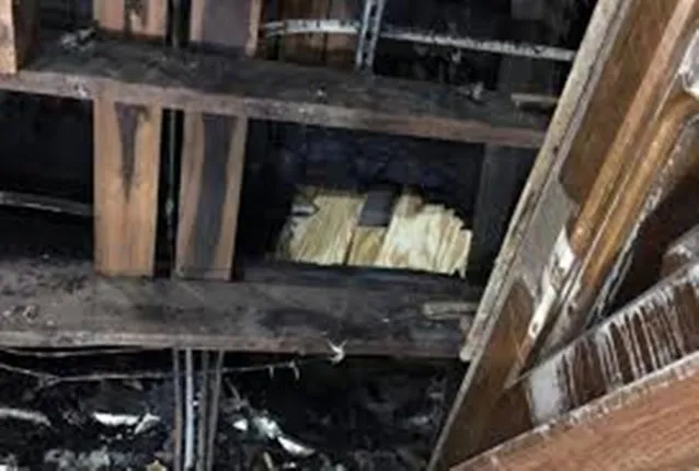 ଥଣ୍ଡା କୋପରୁ ବଞ୍ଚିବା ପାଇଁ ଇଣ୍ଟର କଲେଜର ଲାଇବ୍ରେରୀରେ ନିଆଁ ଲଗାଇଦେଲା ଯୁବକ