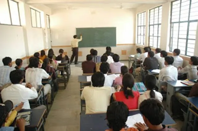 ଏମିତି ଚାଲିଛି ଉଚ୍ଚଶିକ୍ଷା : ଖାଲିପଡ଼ୁଛି ପଦ, ପୂରଣ ହେଉନି