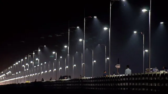 ସୁଭାଷ ସେତୁରେ ଷ୍ଟ୍ରିଟ୍ ଲାଇଟ୍ ଘୋଟାଲା: ଖୁଣ୍ଟରେ ବି ଦୁର୍ନୀତି ଗନ୍ଧ