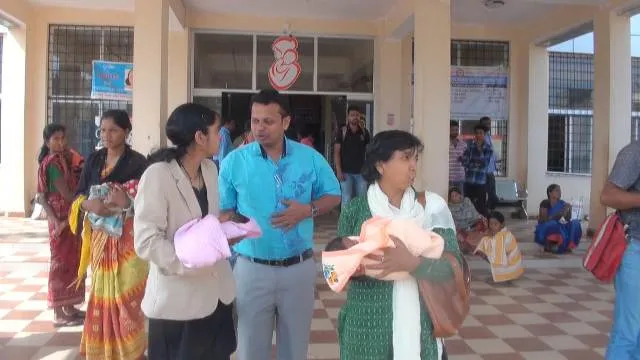 ଦୁନିଆ ଦେଖିବାକୁ ଆଖି ଖୋଲିନି : ୨ ନବଜାତକଙ୍କୁ ଛାଡ଼ି ପରିବାର ଗାଏବ