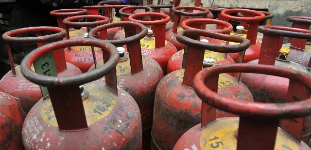 ଉଜ୍ଜ୍ବଳା ଯୋଜାନାରେ ବଡ଼ ଧରଣର ଦୁର୍ନୀତି: ହିତାଧିକାରୀଙ୍କ ଅଜାଣତରେ ଗ୍ୟାସ୍ ସଂଯୋଗ