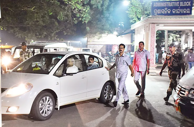 କ୍ୟାପିଟାଲ ହସ୍ପିଟାଲରେ ମୁଖ୍ୟମନ୍ତ୍ରୀଙ୍କ ଦାନ୍ତ ପରୀକ୍ଷା