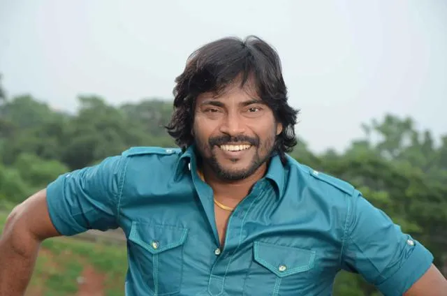 ସବୁ ବେଳେ ଚର୍ଚ୍ଚାରେ ଥାଆନ୍ତି ଏହି ଓଲିଉଡ ଅଭିନେତା