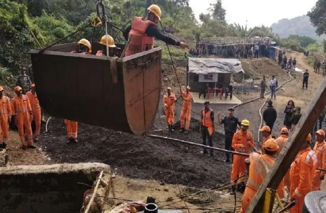 ୧୭ ଦିନ ବିତିଲା: ଖଣିରେ ପଶି ପାରୁନାହାନ୍ତି ନୌସେନା ବୁଡ଼ାଳି