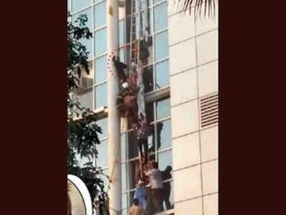 ମୁମ୍ବାଇ ଡାକ୍ତରଖାନା ଅଗ୍ନିକାଣ୍ଡ: ଉଦ୍ଧାର କାର୍ଯ୍ୟରେ ଯୋଗ ଦେଇ ୧୦ ଜଣଙ୍କୁ ବଞ୍ଚାଇଲା ଖାଦ୍ୟ ଡେଲିଭରି ଦେଉଥିବା ଯୁବକ