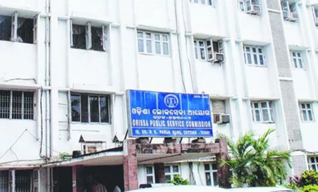 ଗୋଟିଏ ଦିନରେ ତିନି ପରୀକ୍ଷାକୁ ବିରୋଧ