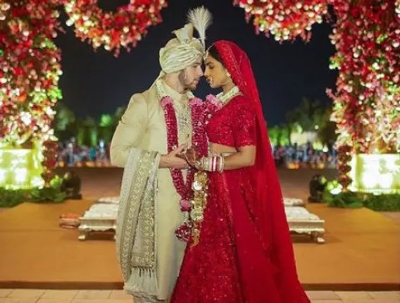 ପ୍ରିୟଙ୍କା ଚୋପ୍ରାଙ୍କ ଲେହେଙ୍ଗାରେ ଲେଖାଥିଲା ଏହି ତିନିଜଣଙ୍କ ନାଆଁ