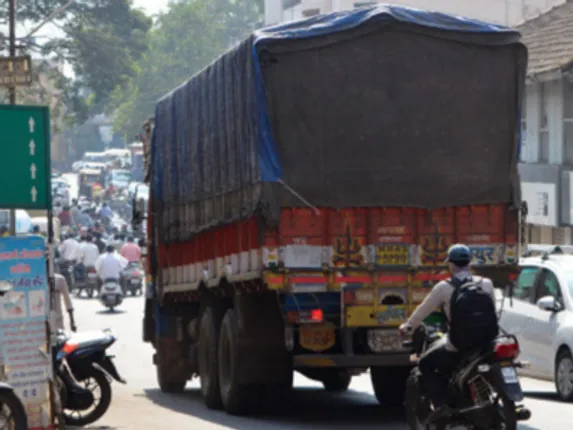 ଏପ୍ରିଲ୍‌ ୨୦୨୦ ଠାରୁ ସବୁ ଟ୍ରକ୍‌ ଓ ବସ୍‌ ନିମନ୍ତେ ବାଧ୍ୟତାମୂଳକ ହେବ ରିଭର୍ସ ପାର୍କିଙ୍ଗ୍‌ ଆଲର୍ଟ