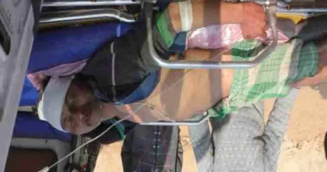 ଏମିତି ବି ଆସେ ମୃତ୍ୟୁ: ଦୋକାନ ପିଣ୍ଡାରେ ବସି ଖବରକାଗଜ ପଢୁଥିବା ବେଳେ ନିର୍ମାଣଧୀନ ପଥର ଗେଟ୍‌ ଖସି ଯୁବକଙ୍କ ମୃତ୍ୟୁ