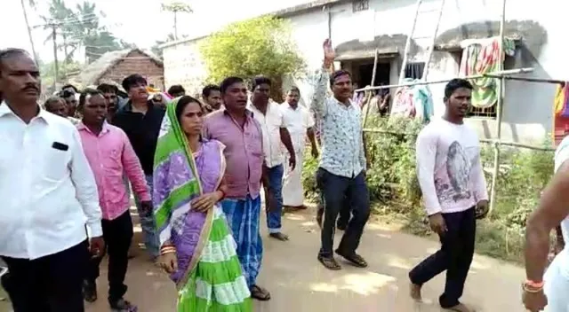 ବିଧାୟକଙ୍କ ମଣିଷ ପଣିଅା : ନିର୍ବାଚନ ମଣ୍ଡଳୀର ଜଣେ ବ୍ୟକ୍ତିଙ୍କ ଶବ  କାନ୍ଧରେ  ବୋହିଲେ