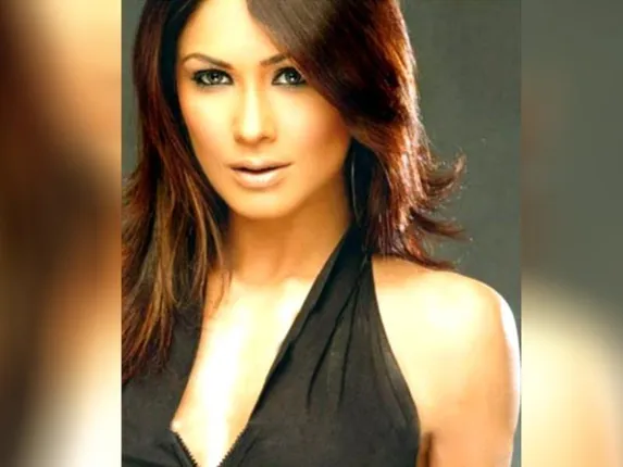 ଟେଲି ଅଭିନେତ୍ରୀଙ୍କ ଘରୁ ଚୋରି : ଲକ୍ଷ ଲକ୍ଷ ଟଙ୍କା ଏବଂ ଗହଣା ନେଇ ଫେରାର ହେଲା ବୃଦ୍ଧ ମାତା-ପିତାଙ୍କ ଦେଖା ଶୁଣା କରୁଥିବା ନର୍ସ