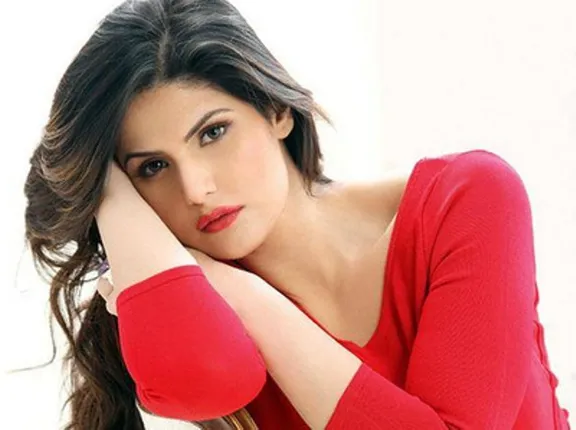 ଜରିନ୍‌ ଖାନ୍‌ଙ୍କ କାର୍‌ ଧକ୍କାରେ ସ୍କୁଟରଚାଳକ ମୃତ