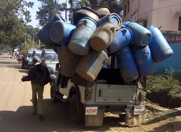 କୋରାପୁଟ: ଖସିଗଲେ ମଦ ରନ୍ଧାଳି, ଡ୍ରମଗୁଡିକ ଧରି ଫେରିଲେ ଅବକାରୀ ବିଭାଗ